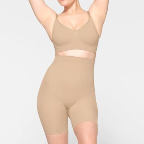 NWOB SKIMS SCULPTING SHORT MID THIGH - Picture 1 of 7